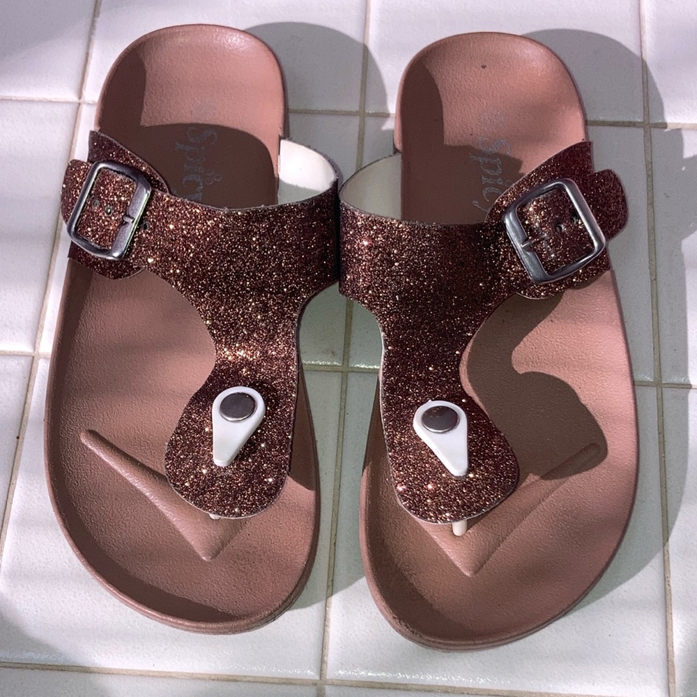 EUC Women’s WaterResistant Bronze Glitter Adjustable Thong Sandel Shoes, Sz7/37